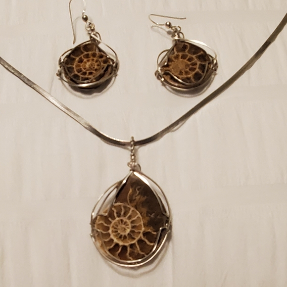 Unique Statement Set - Picture 2 of 6